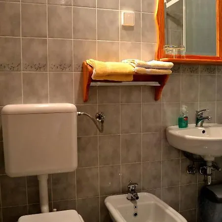 Oda ve Kahvaltı Gostilna S Prenocisci Repovz Šentjanž