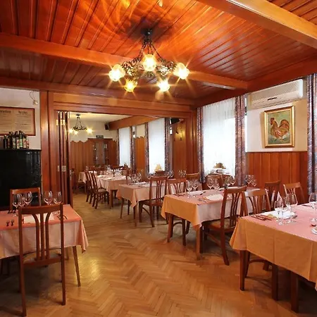 Gostilna S Prenocisci Repovz Oda ve Kahvaltı 3*