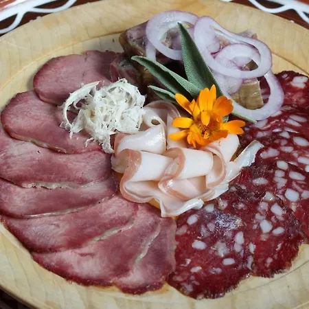 Gostilna S Prenocisci Repovz Oda ve Kahvaltı
