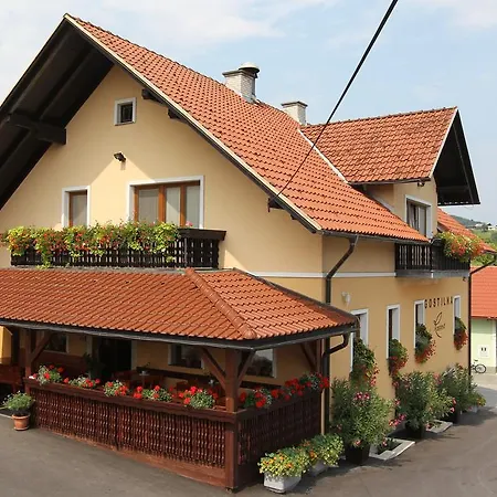 Oda ve Kahvaltı Gostilna S Prenocisci Repovz